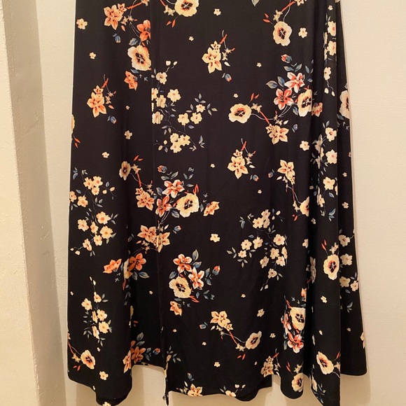 Long high slit skirt - Picture 4 of 5